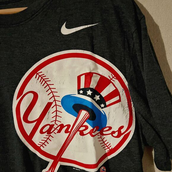Nike New York Yankees Cooperstown Collection T-Shirt Vintage Distressed MLB - Picture 2 of 4